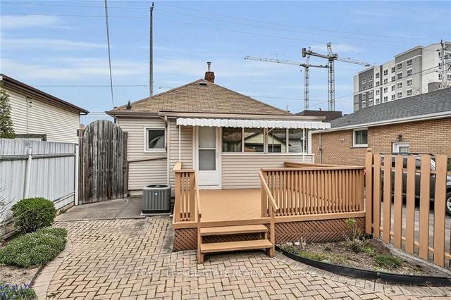 18 Reid Ave S, House detached with 2 bedrooms, 2 bathrooms and 3 parking in Hamilton ON | Image 28