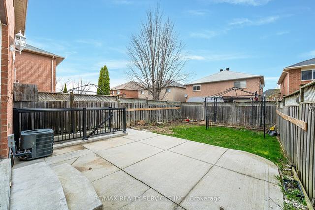 36 Baha Cres, House semidetached with 3 bedrooms, 4 bathrooms and 3 parking in Brampton ON | Image 24
