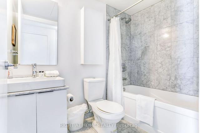 6407 - 14 York St, Condo with 1 bedrooms, 1 bathrooms and 0 parking in Toronto ON | Image 9