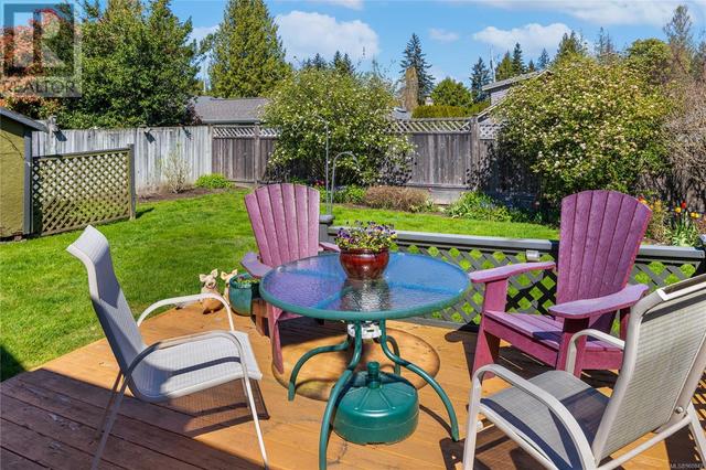 177 Sixth Ave W, House detached with 3 bedrooms, 2 bathrooms and 3 parking in Qualicum Beach BC | Image 11