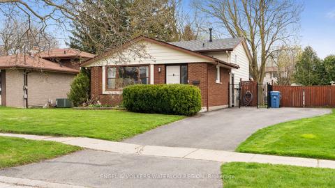 165 Country Club Dr, House detached with 3 bedrooms, 2 bathrooms and 4 parking in Guelph ON | Card Image