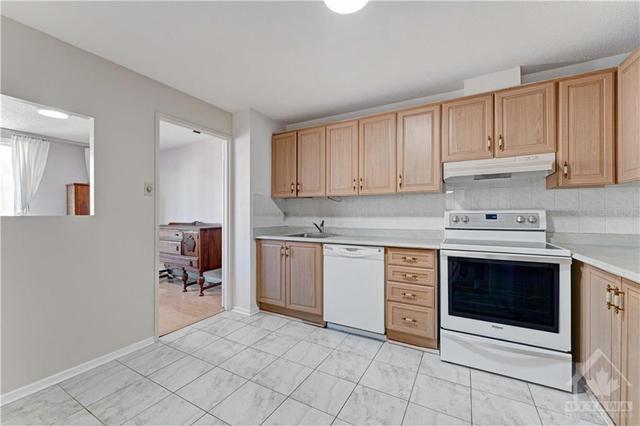 902 - 1465 Baseline Road, Condo with 2 bedrooms, 1 bathrooms and 1 parking in Ottawa ON | Image 10