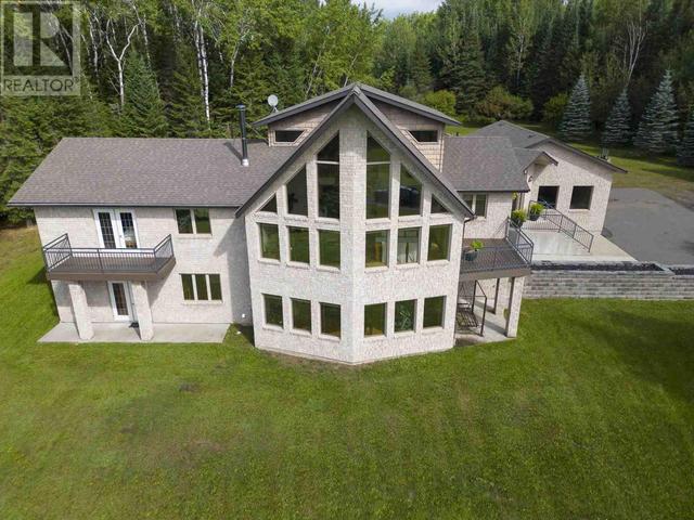 220 Belview Rd, House detached with 6 bedrooms, 3 bathrooms and null parking in Thunder Bay ON | Image 1