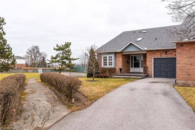 13 - 10 Elderwood Drive, House attached with 4 bedrooms, 3 bathrooms and 5 parking in St. Catharines ON | Image 36