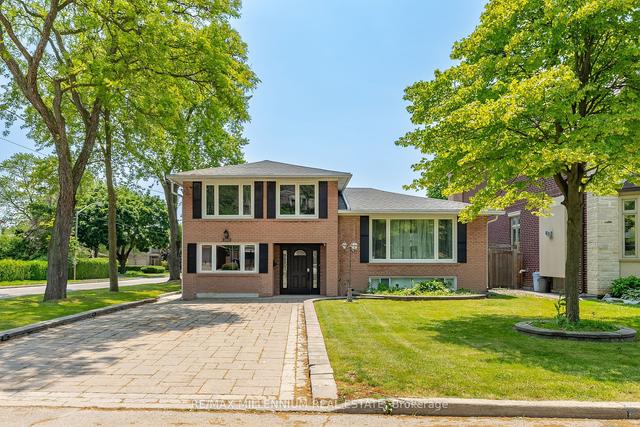 263 Dunforest Ave, House detached with 5 bedrooms, 3 bathrooms and 4 parking in Toronto ON | Image 1