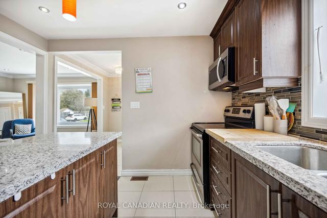 12 Huntington Ave, House detached with 2 bedrooms, 2 bathrooms and 5 parking in Toronto ON | Image 5