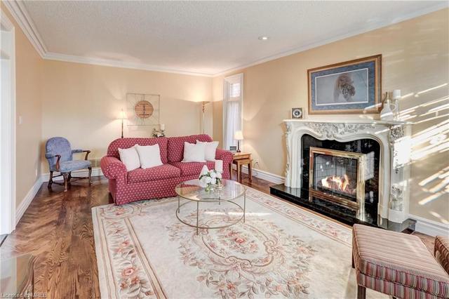 1301 Lindburgh Court, House detached with 7 bedrooms, 4 bathrooms and 8 parking in Mississauga ON | Image 2
