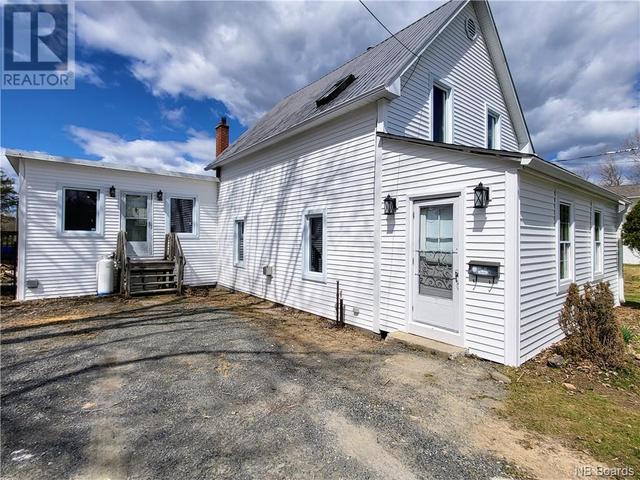 465 Canada Street, House detached with 5 bedrooms, 2 bathrooms and null parking in Fredericton NB | Image 2