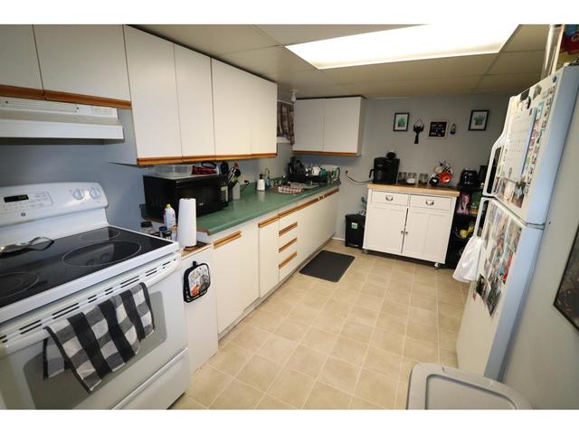 407 9th Avenue, House detached with 4 bedrooms, 2 bathrooms and null parking in Castlegar BC | Image 34
