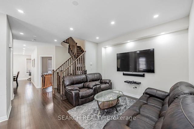 5 Remembrance Rd S, House attached with 5 bedrooms, 5 bathrooms and 4 parking in Brampton ON | Image 8