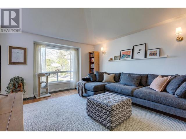 1045 Waldie Court, House detached with 4 bedrooms, 2 bathrooms and 4 parking in Kelowna BC | Image 7