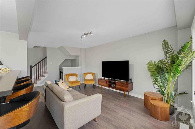 41 Maroma Street, Townhouse with 3 bedrooms, 2 bathrooms and 3 parking in Ottawa ON | Image 10