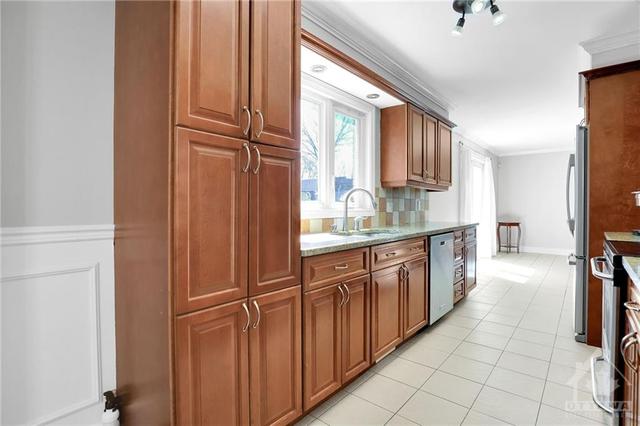 1782 Ernest Avenue, House detached with 4 bedrooms, 3 bathrooms and 6 parking in Ottawa ON | Image 14