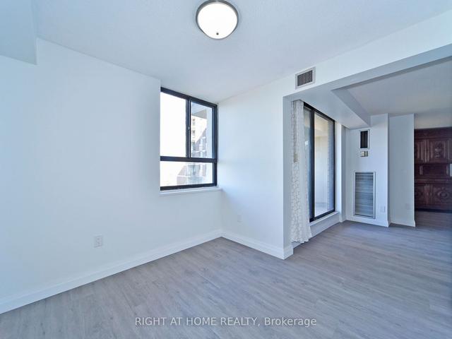 706 - 121 Trudelle St, Condo with 3 bedrooms, 2 bathrooms and 2 parking in Toronto ON | Image 3