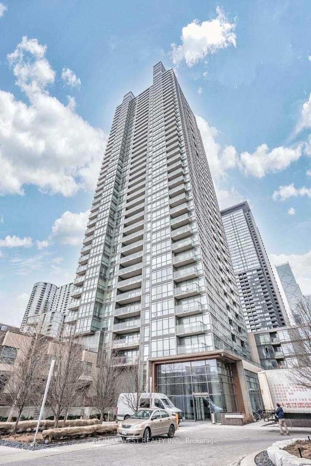 2103 - 15 Fort York Blvd, Condo with 2 bedrooms, 2 bathrooms and 1 parking in Toronto ON | Image 1