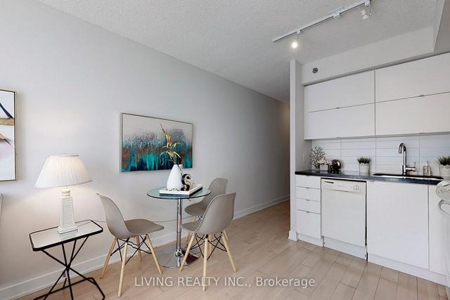 605 - 21 Nelson St, Condo with 1 bedrooms, 1 bathrooms and 0 parking in Toronto ON | Image 5
