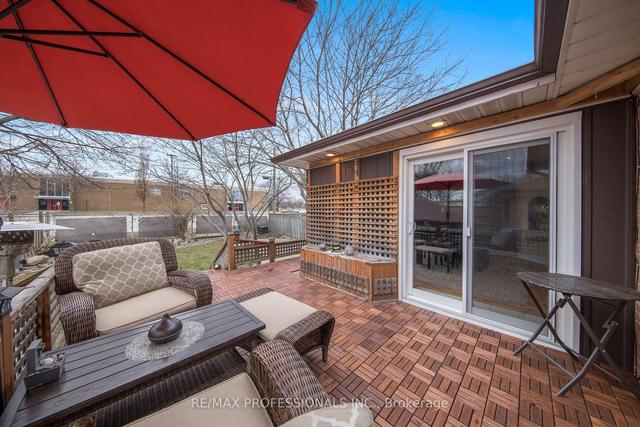 164 Wellesworth Dr, House detached with 3 bedrooms, 2 bathrooms and 5 parking in Toronto ON | Image 26