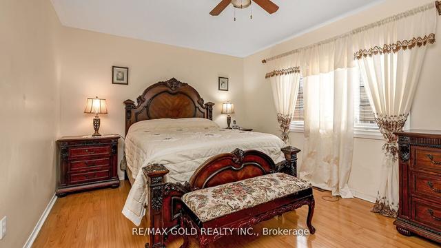 19 Ridgefield Crt, House detached with 4 bedrooms, 4 bathrooms and 5 parking in Brampton ON | Image 11