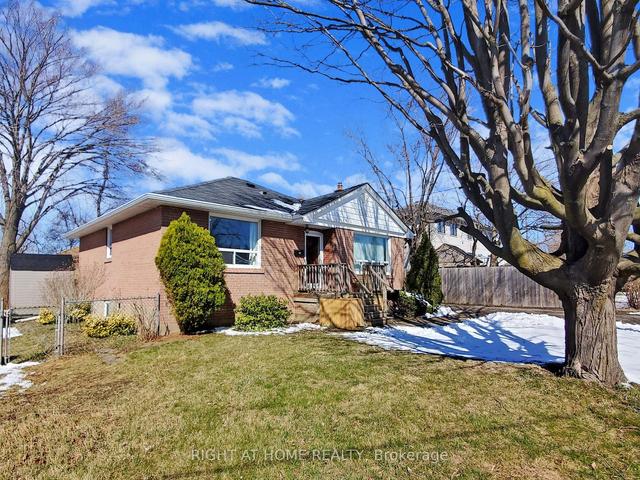 22 Chappel Hill Rd, House detached with 3 bedrooms, 3 bathrooms and 3 parking in Toronto ON | Image 13