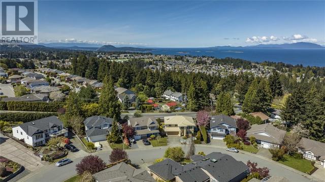 5658 Malibu Terr, House detached with 6 bedrooms, 4 bathrooms and 4 parking in Nanaimo BC | Image 5