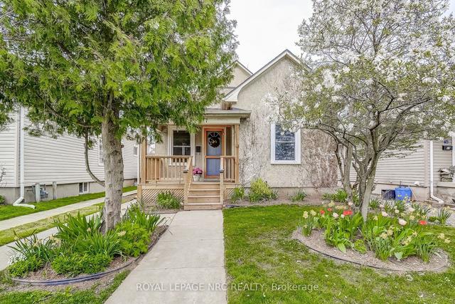 17 Marquis St, House detached with 3 bedrooms, 2 bathrooms and 2 parking in St. Catharines ON | Image 1