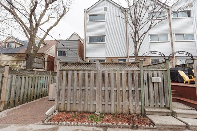 31 - 41 Battenberg Ave, Townhouse with 2 bedrooms, 2 bathrooms and 1 parking in Toronto ON | Image 1