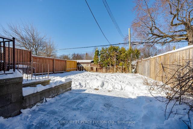120 Birkdale Rd, House semidetached with 3 bedrooms, 2 bathrooms and 3 parking in Toronto ON | Image 8