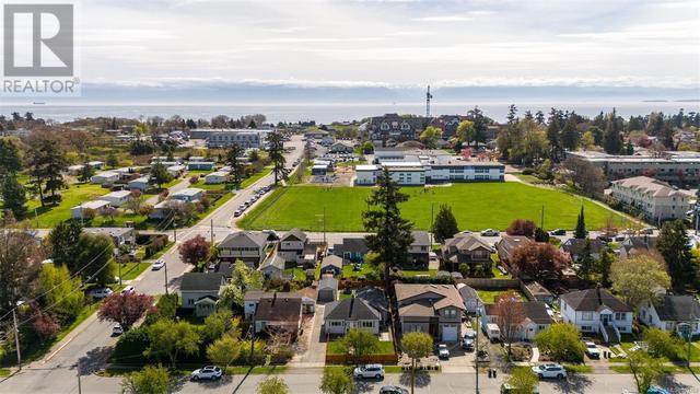 1007 Dunsmuir Rd, House detached with 3 bedrooms, 2 bathrooms and 4 parking in Esquimalt BC | Image 35