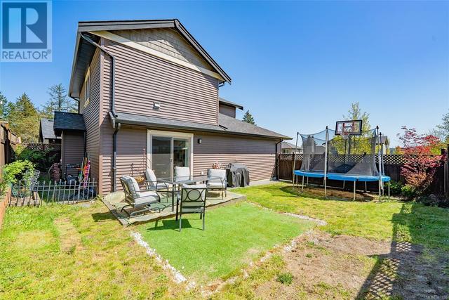2000 Swordfern Rd, House detached with 3 bedrooms, 3 bathrooms and 2 parking in Nanaimo BC | Image 16