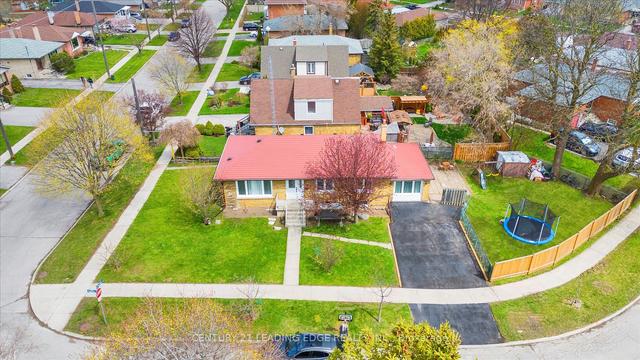 2 Maretta Ave, House detached with 4 bedrooms, 4 bathrooms and 4 parking in Toronto ON | Image 34