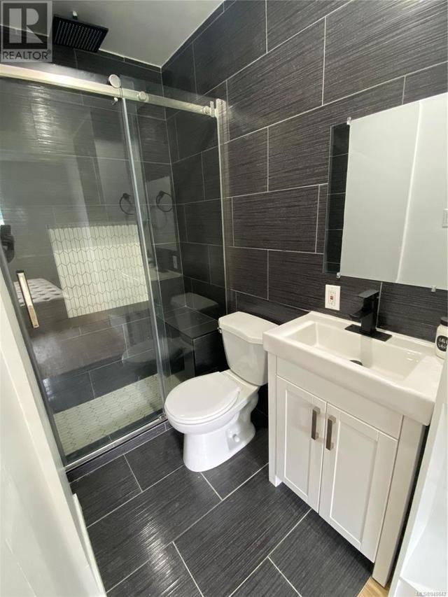 Lower level primary bedroom ensuite | Image 36