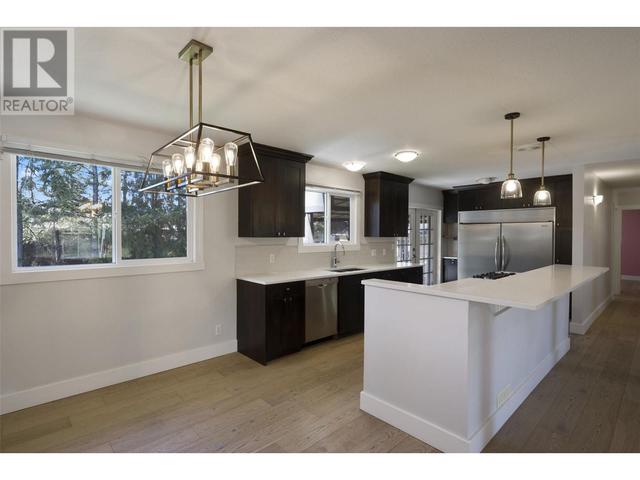 1535 Crawford Road, House detached with 4 bedrooms, 2 bathrooms and 4 parking in Kelowna BC | Image 5