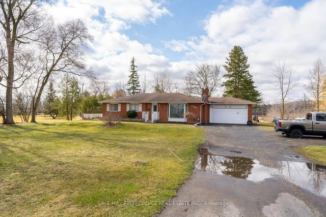 7086 Tremaine Rd, House detached with 3 bedrooms, 3 bathrooms and 6 parking in Milton ON | Image 6