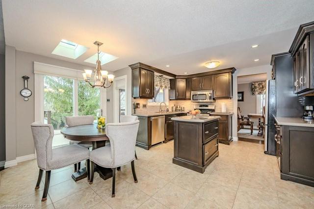 17 Sunrise Court, House detached with 4 bedrooms, 2 bathrooms and 6 parking in Guelph ON | Image 2
