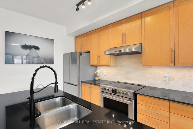 302 - 223 Webb Dr, Condo with 2 bedrooms, 2 bathrooms and 1 parking in Mississauga ON | Image 4