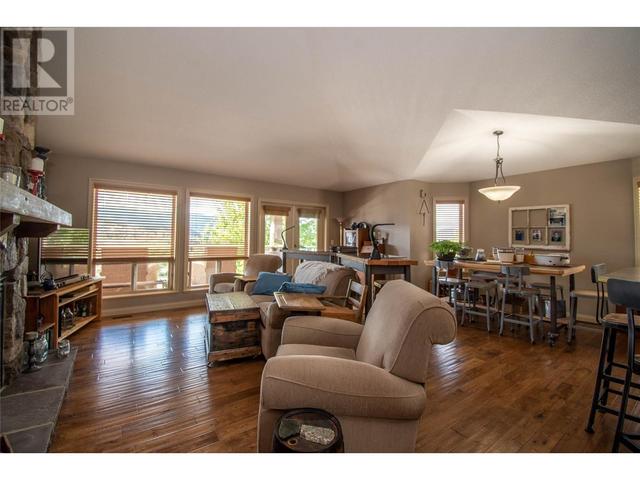 1377 Kendra Court, House detached with 4 bedrooms, 3 bathrooms and 6 parking in Kelowna BC | Image 12
