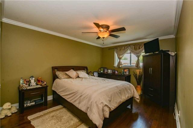 25 Bedford Cres, House detached with 3 bedrooms, 3 bathrooms and 4 parking in Brampton ON | Image 6