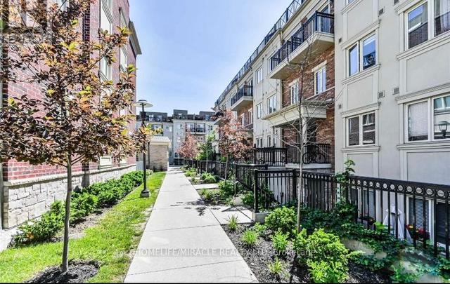 218 - 17 Coneflower Cres, Townhouse with 2 bedrooms, 1 bathrooms and 1 parking in Toronto ON | Image 9