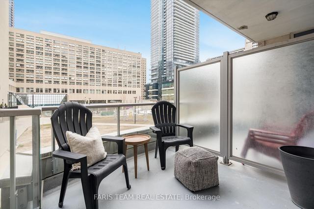 th01 - 761 Bay St, Townhouse with 3 bedrooms, 4 bathrooms and 2 parking in Toronto ON | Image 3