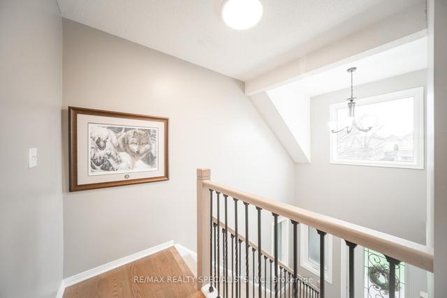 162 Queen Mary Dr, House detached with 3 bedrooms, 4 bathrooms and 4 parking in Brampton ON | Image 11