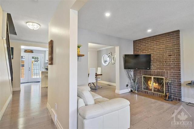 513 Orkney Private, Townhouse with 4 bedrooms, 3 bathrooms and 1 parking in Ottawa ON | Image 3