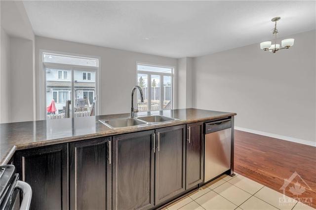 605 Spring Valley Drive, Townhouse with 3 bedrooms, 2 bathrooms and 3 parking in Ottawa ON | Image 12