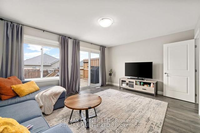 27 Dewal Pl, House attached with 3 bedrooms, 4 bathrooms and 3 parking in Belleville ON | Image 7