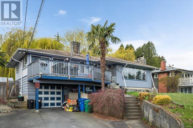 643 Beach Dr, House detached with 5 bedrooms, 2 bathrooms and 4 parking in Nanaimo BC | Image 4