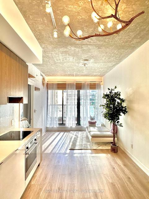 203 - 161 Roehampton Ave, Condo with 1 bedrooms, 1 bathrooms and 0 parking in Toronto ON | Card Image