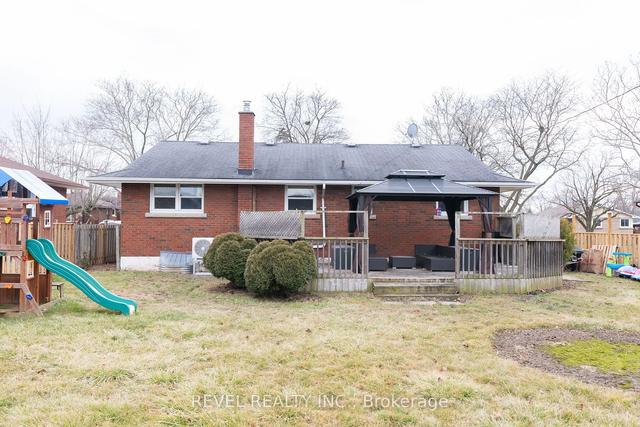 20 Milton Rd, House detached with 4 bedrooms, 1 bathrooms and 4 parking in St. Catharines ON | Image 22