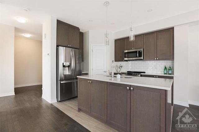 500 Escapade Private, Townhouse with 4 bedrooms, 3 bathrooms and 4 parking in Ottawa ON | Image 13