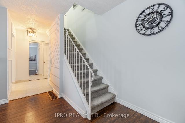 a - 766 Walter St, Townhouse with 3 bedrooms, 2 bathrooms and 1 parking in Cambridge ON | Image 4
