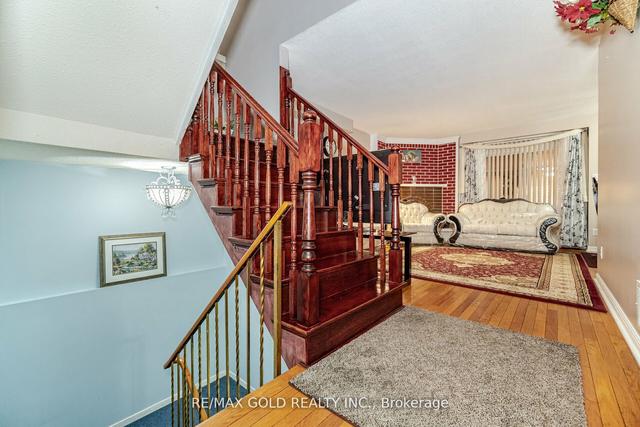 17 Slater Circ, House detached with 4 bedrooms, 3 bathrooms and 4 parking in Brampton ON | Image 6