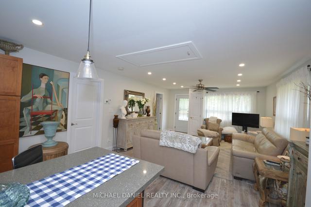 882 Kennedy Rd, House detached with 2 bedrooms, 1 bathrooms and 6 parking in Innisfil ON | Image 23
